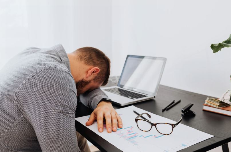 Kelelahan Mengambil Keputusan Keuangan: Kenapa Hal Kecil Justru Bikin Boros