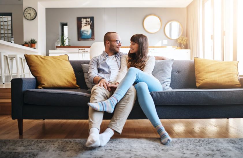 Mengatur Keuangan Setelah Menikah: Digabung, Dipisah, atau Kombinasi?